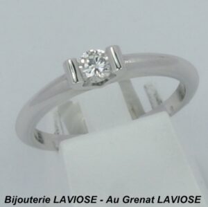 Solitaire Diamant, corps "profil de coeur" or blanc